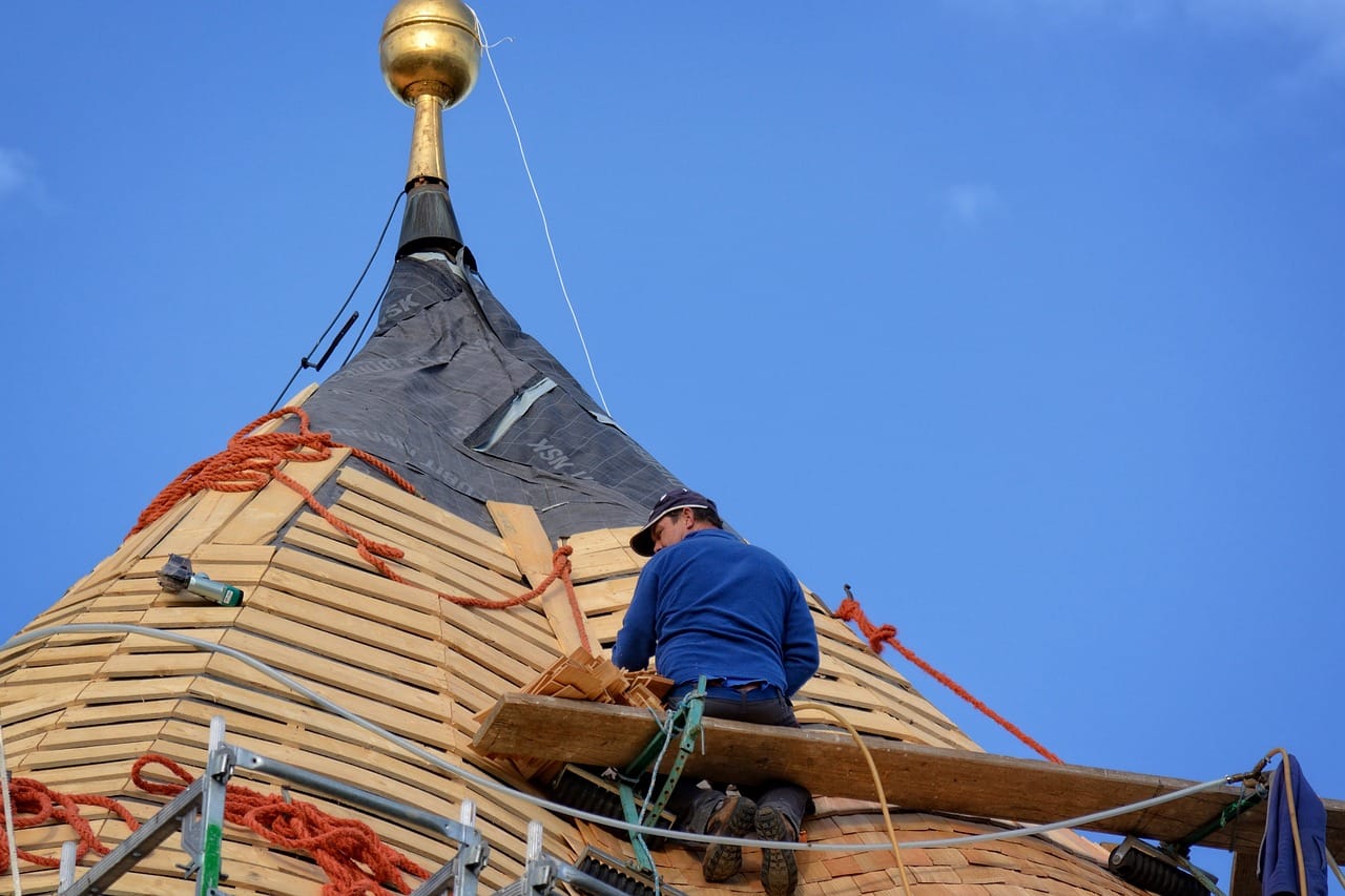 Areas we serve- Image of a roofer